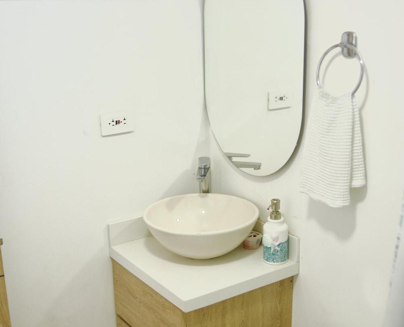 Great Location Close To Airport *