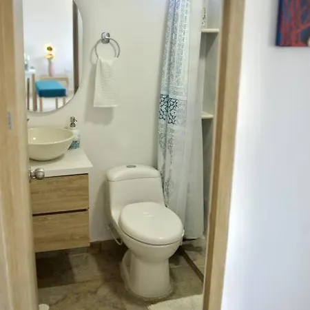 Great Location Close To Airport *
