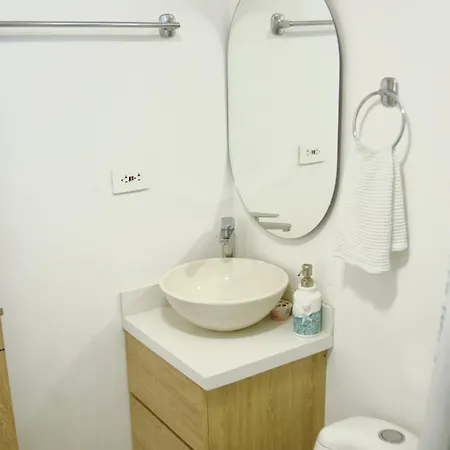 Great Location Close To Airport *