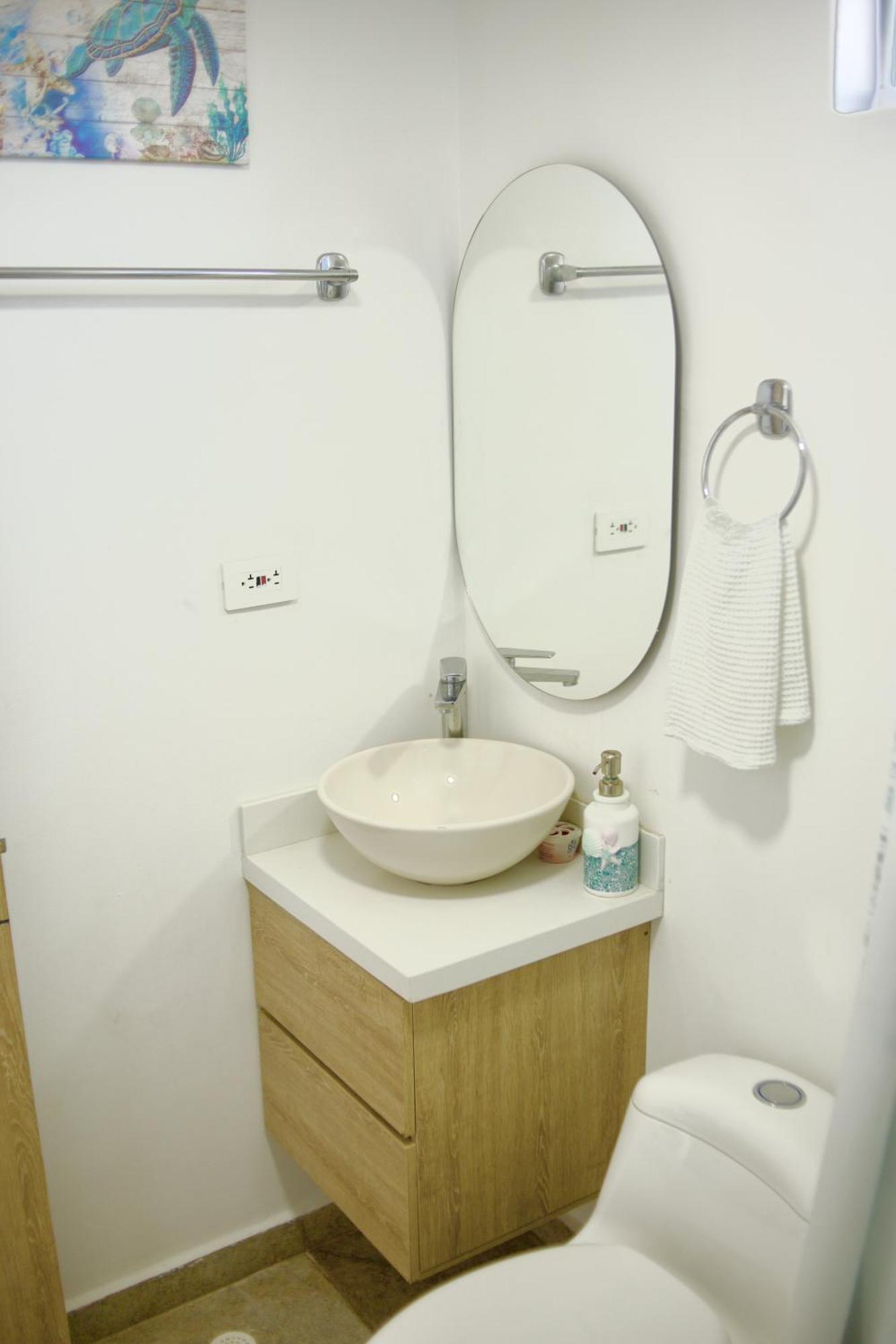 Great Location Close To Airport *